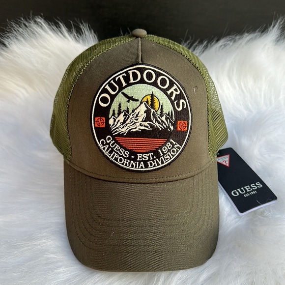 New GUESS Baseball hat with attractive patch - Picture 1 of 6